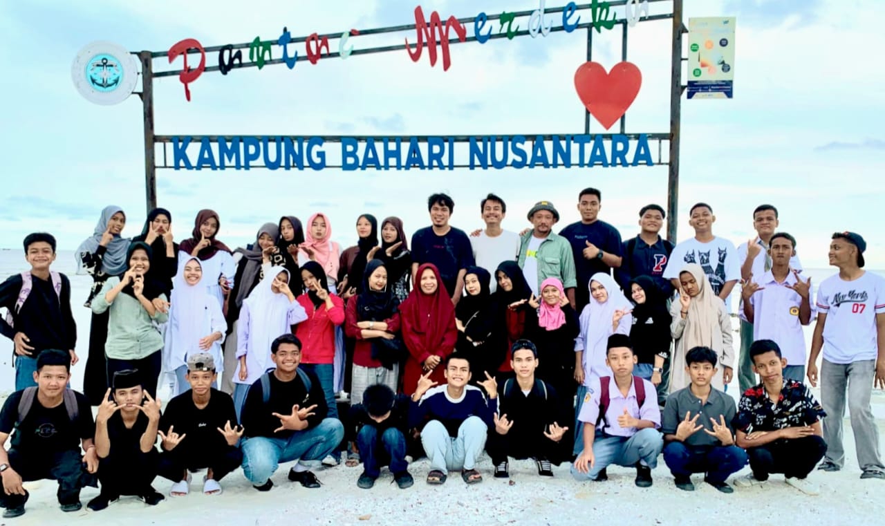 Pantai Merdeka Bagan Kuala Jadi Project Class SMKS IT Aisyiyah Sumut