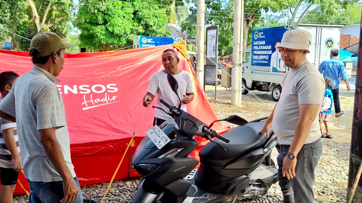 SPPG Firdaus-2 Salurkan 300 Paket Makanan Untuk Korban Banjir Sei Rampah