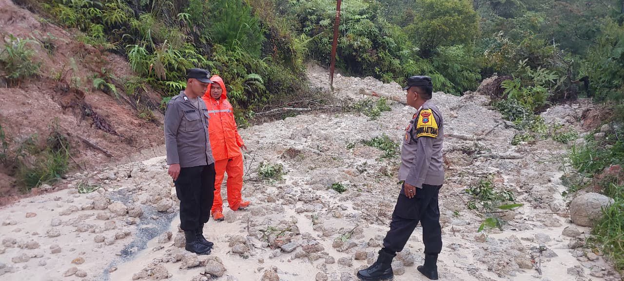 Jalinsum Sipirok–Taput Lumpuh Total Akibat Longsor