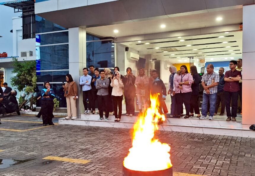BRI BO Kisaran Gandeng Damkar, Gelar Pelatihan Simulasi Tanggap Darurat Bencana Kebakaran