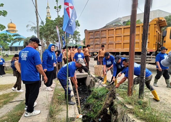 Sambut HUT ke-25, DPC Demokrat Sergai dan Pemdes Pekan Tanjung Beringin Gelar Gotong Royong Massal